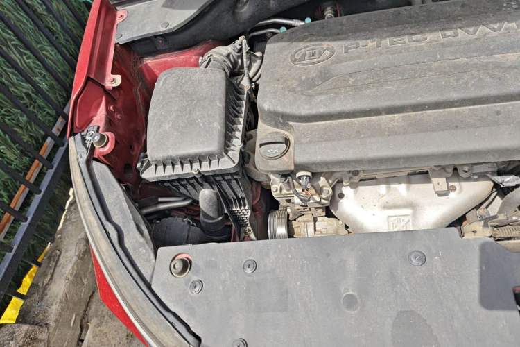 Used Baojun 510 2018 1.5L Automatic Anniversary Special Edition China V Engine Bay Right