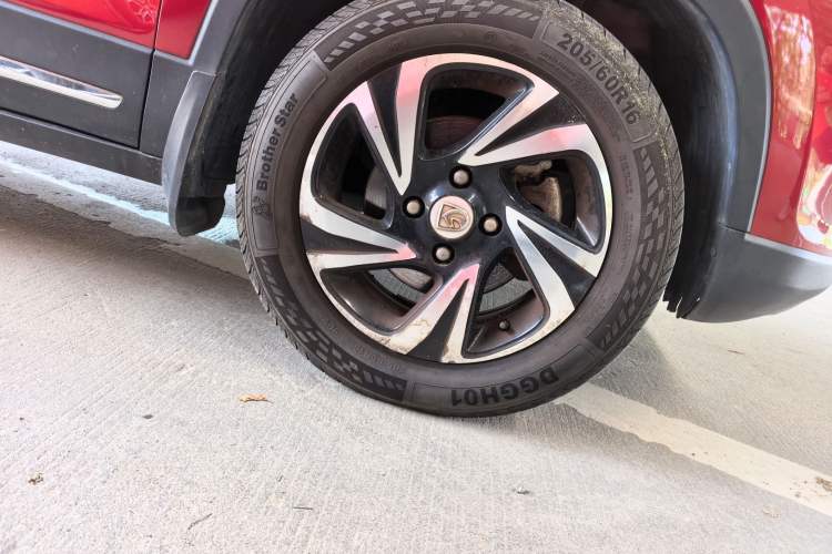Used Baojun 510 2018 1.5L Automatic Anniversary Special Edition China V Right Front Wheel Hub