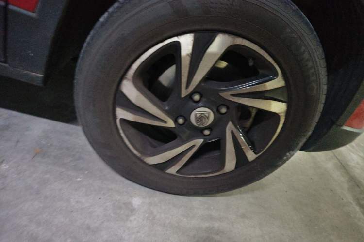 Used Baojun 510 2018 1.5L Automatic Anniversary Special Edition China V Right Front Wheel Hub
