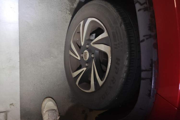 Used Baojun 510 2018 1.5L Automatic Anniversary Special Edition China V Right Front Wheel Hub