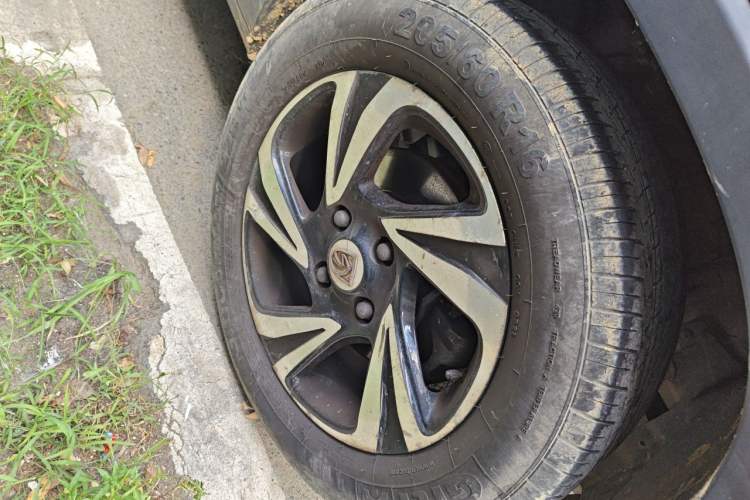Used Baojun 510 2018 1.5L Automatic Anniversary Special Edition China V Right Front Wheel Hub