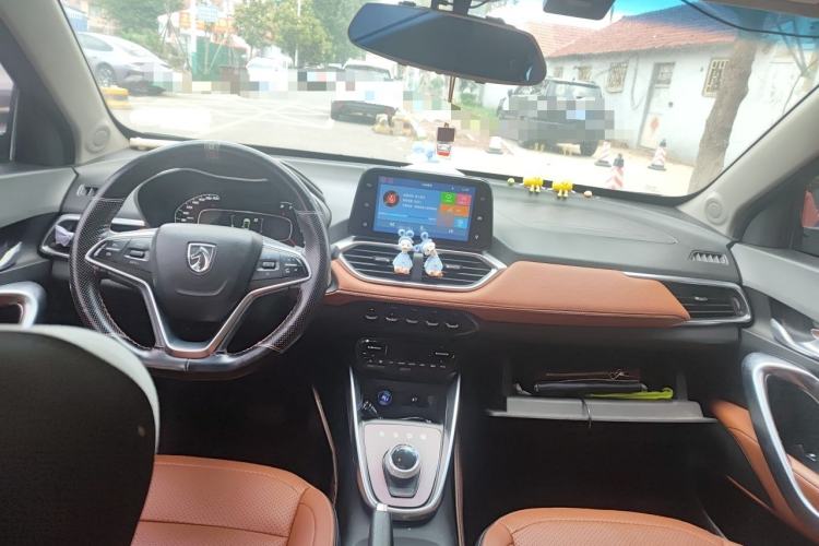 Used Baojun 510 2018 1.5L Automatic Anniversary Special Edition China V Center Console