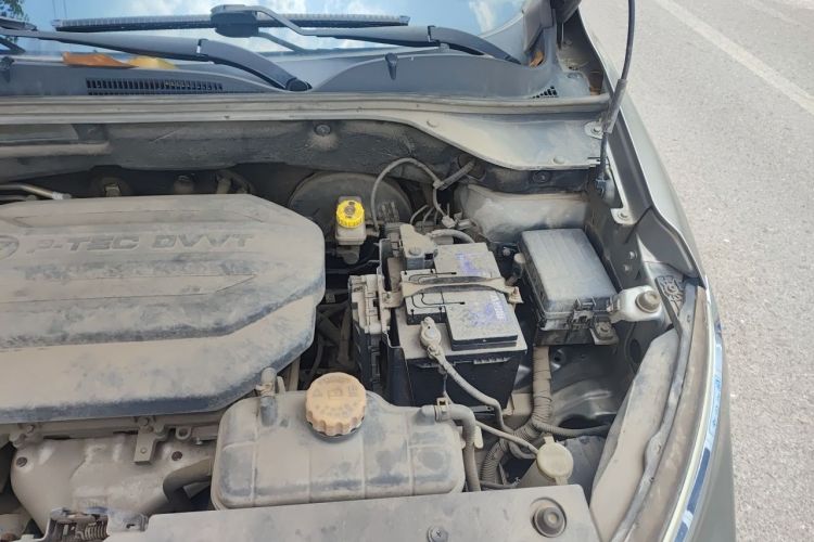 Used Baojun 510 2018 1.5L Automatic Anniversary Special Edition China V Engine Bay Left