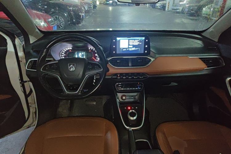 Used Baojun 510 2018 1.5L Automatic Anniversary Special Edition China V Center Console