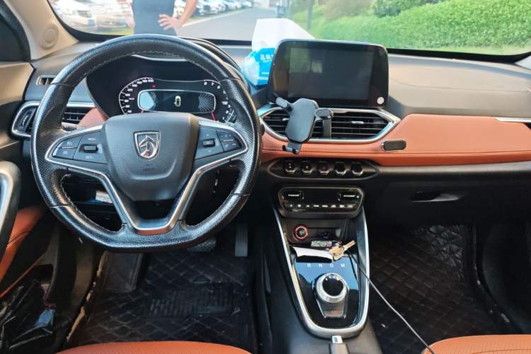 Used Baojun 510 2018 1.5L Automatic Anniversary Special Edition China V Center Console