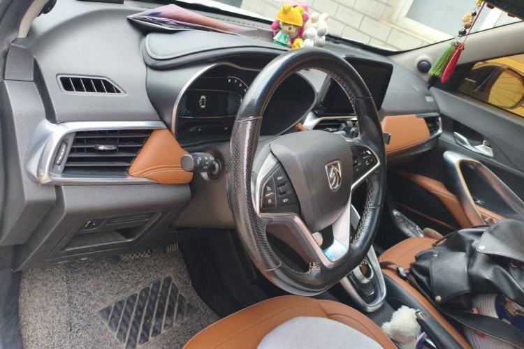 Used Baojun 510 2018 1.5L Automatic Anniversary Special Edition China V Center Console