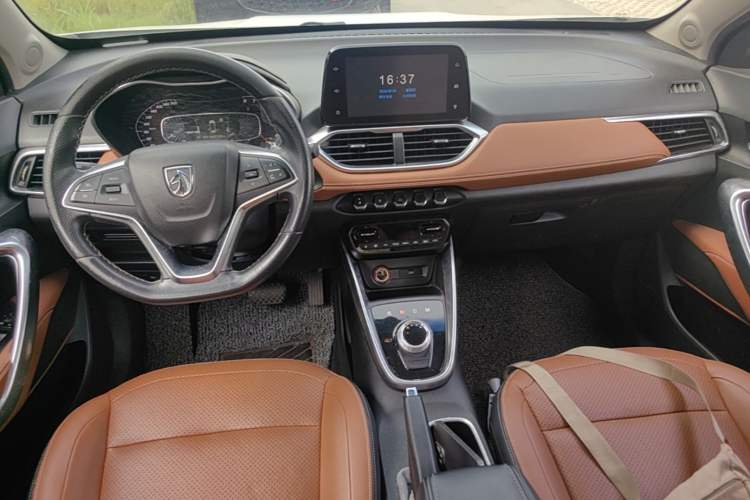 Used Baojun 510 2018 1.5L Automatic Anniversary Special Edition China V Center Console