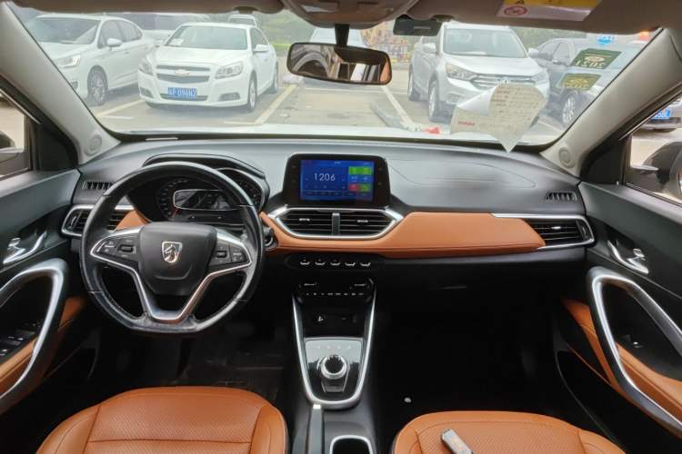 Used Baojun 510 2018 1.5L Automatic Anniversary Special Edition China V Center Console