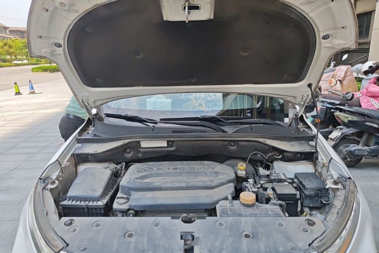 Used Baojun 510 2018 1.5L Automatic Anniversary Special Edition China V Engine Bay