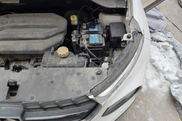 Used Baojun 510 2018 1.5L Automatic Anniversary Special Edition China V Engine Bay Left