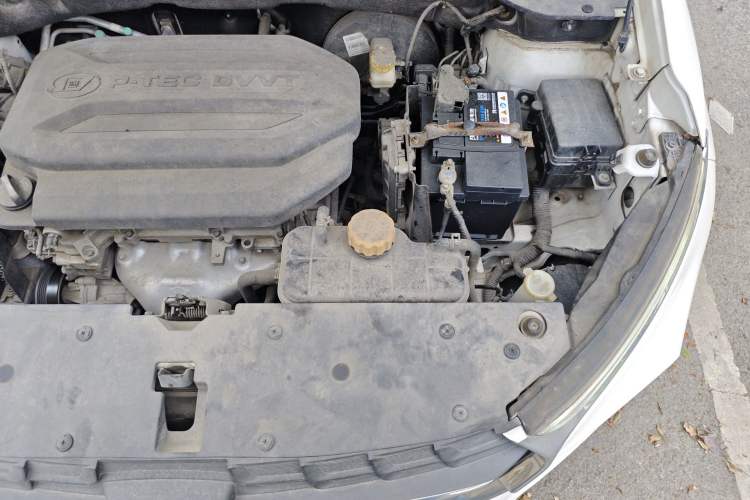 Used Baojun 510 2018 1.5L Automatic Anniversary Special Edition China V Engine Bay Left