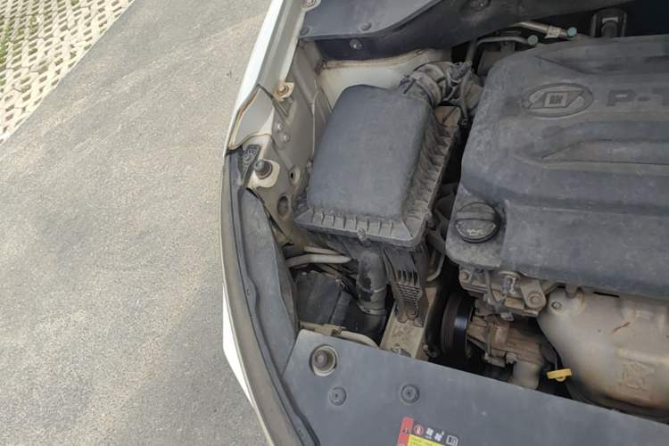 Used Baojun 510 2018 1.5L Automatic Anniversary Special Edition China V Engine Bay Right