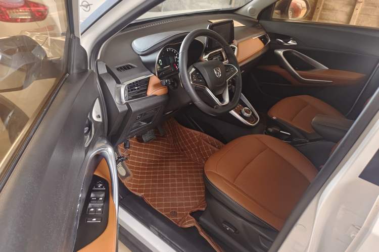 Used Baojun 510 2018 1.5L Automatic Anniversary Special Edition China V Interior 2