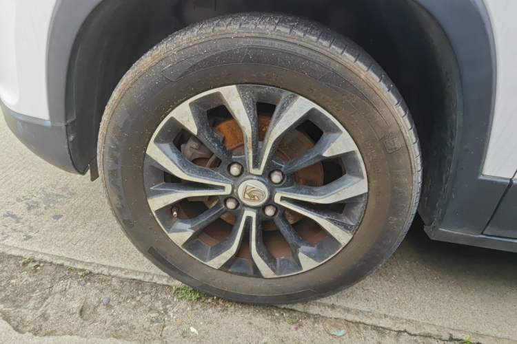 Used Baojun 510 2018 1.5L Automatic Anniversary Special Edition China V Left Front Wheel Hub