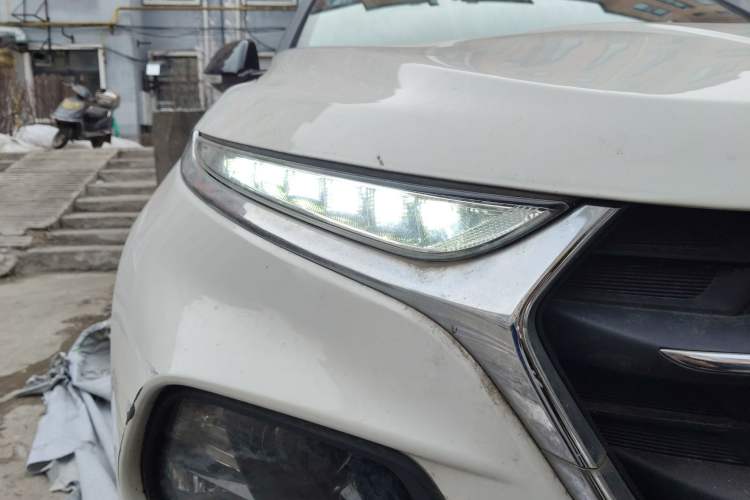 Used Baojun 510 2018 1.5L Automatic Anniversary Special Edition China V Right Front Headlight