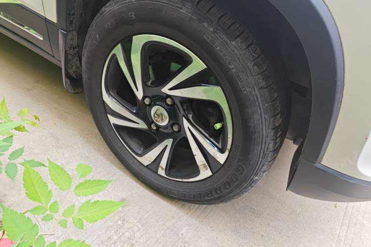 Used Baojun 510 2018 1.5L Automatic Anniversary Special Edition China V Right Front Wheel Hub