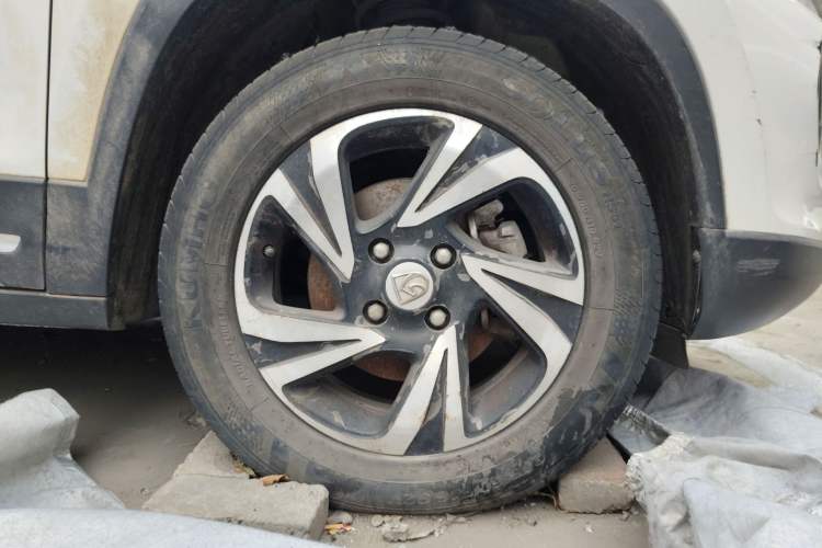 Used Baojun 510 2018 1.5L Automatic Anniversary Special Edition China V Right Front Wheel Hub