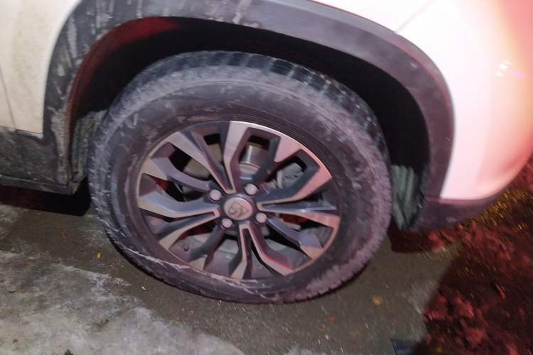 Used Baojun 510 2018 1.5L Automatic Anniversary Special Edition China V Right Front Wheel Hub