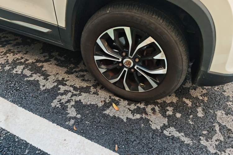 Used Baojun 510 2018 1.5L Automatic Anniversary Special Edition China V Right Front Wheel Hub