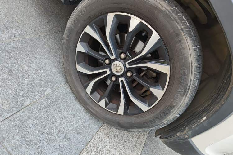 Used Baojun 510 2018 1.5L Automatic Anniversary Special Edition China V Right Front Wheel Hub