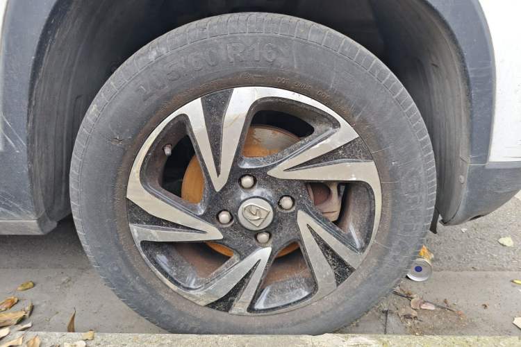 Used Baojun 510 2018 1.5L Automatic Anniversary Special Edition China V Right Front Wheel Hub