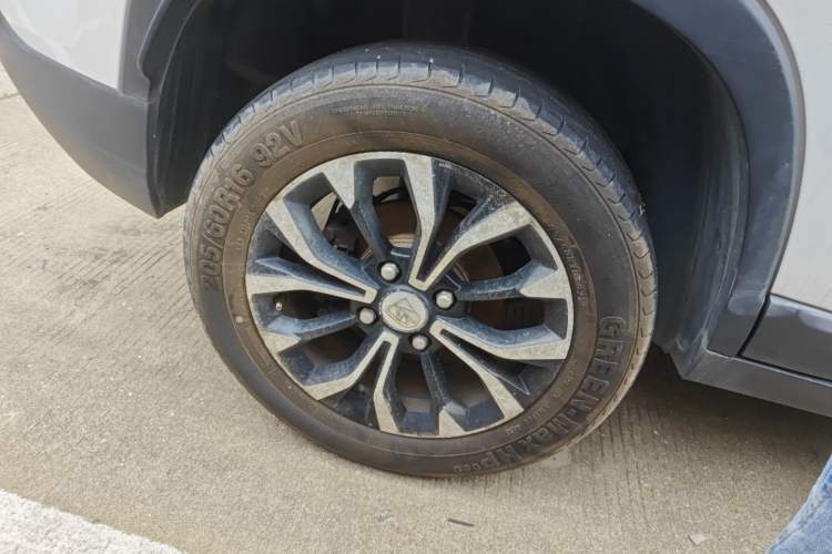 Used Baojun 510 2018 1.5L Automatic Anniversary Special Edition China V Right Rear Wheel Hub