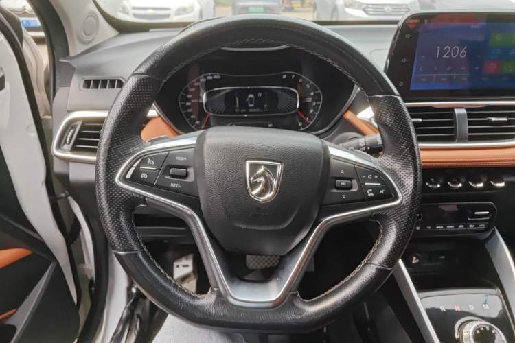 Used Baojun 510 2018 1.5L Automatic Anniversary Special Edition China V Steering Wheel