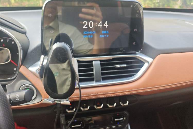 Used Baojun 510 2019 1.5L Manual Prestige Version China V Emission Standard Audio And AC Panel