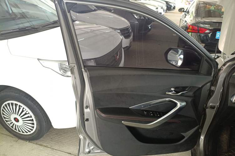 Used Baojun 510 2019 1.5L CVT Enjoyment Model China VI Emission Standard Interior 7