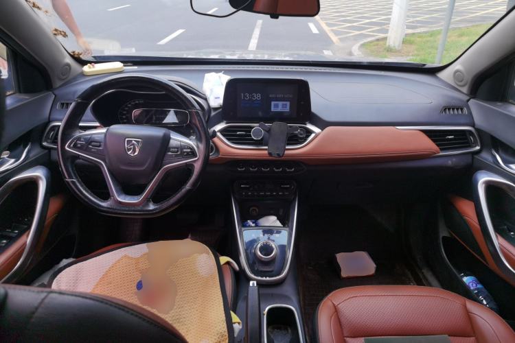 Used Baojun 510 2019 1.5L Automatic Premium Version National V Center Console