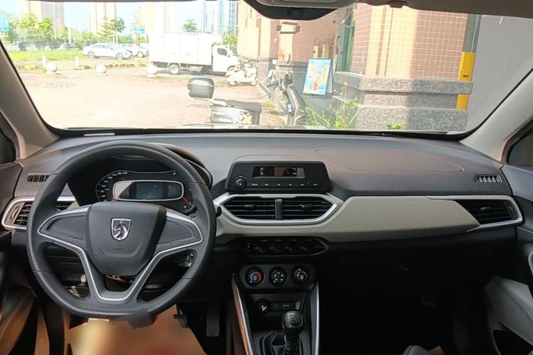Used Baojun 510 2019 1.5L Manual Jingxiang Model 77kW China VI Emission Standard Center Console