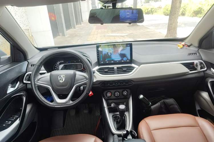 Used Baojun 510 2019 1.5L Manual Jingxiang Model 73kW China VI Emission Standard Center Console