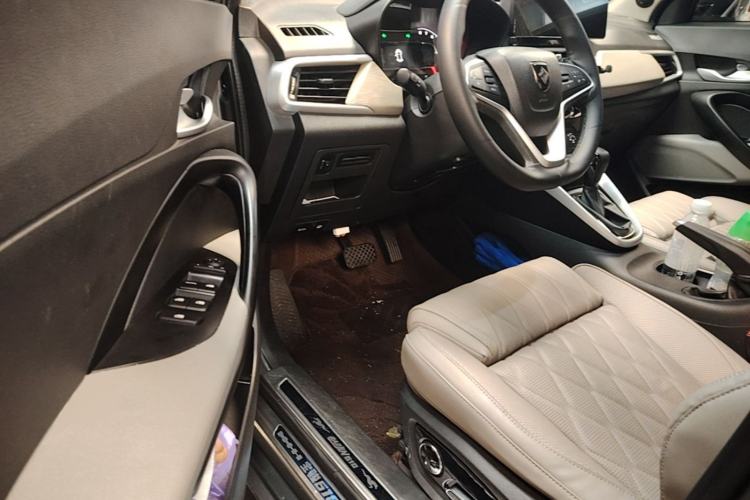 Used Baojun 510 2019 1.5L CVT Enjoyment Model China VI Emission Standard Driver Seat