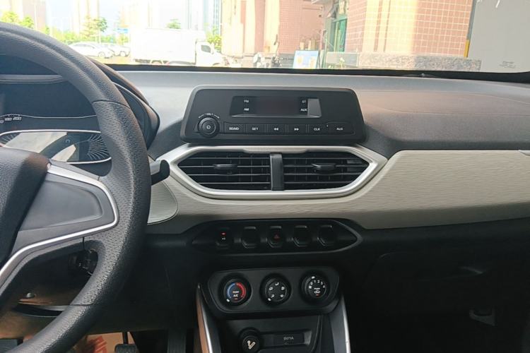 Used Baojun 510 2019 1.5L Manual Jingxiang Model 77kW China VI Emission Standard Headliner