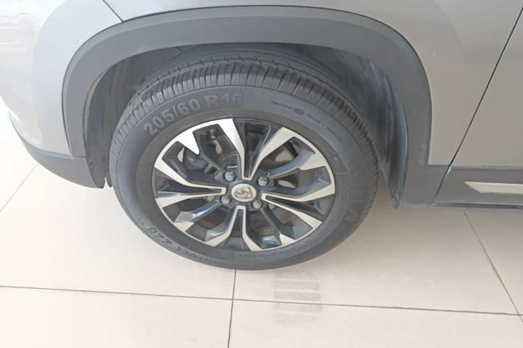 Used Baojun 510 2019 1.5L Automatic Premium Version National V Left Front Wheel Hub