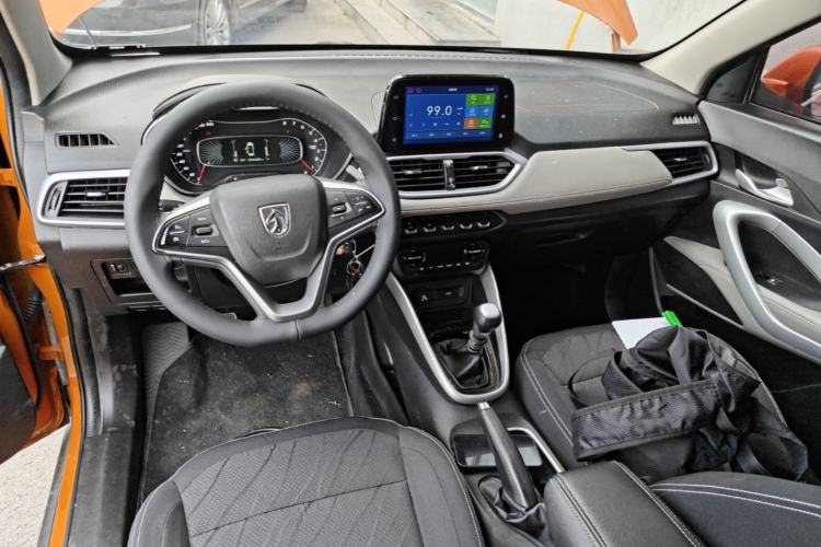 Used Baojun 510 2019 1.5L Manual Enjoyment Model 77kW China VI Emission Standard Center Console