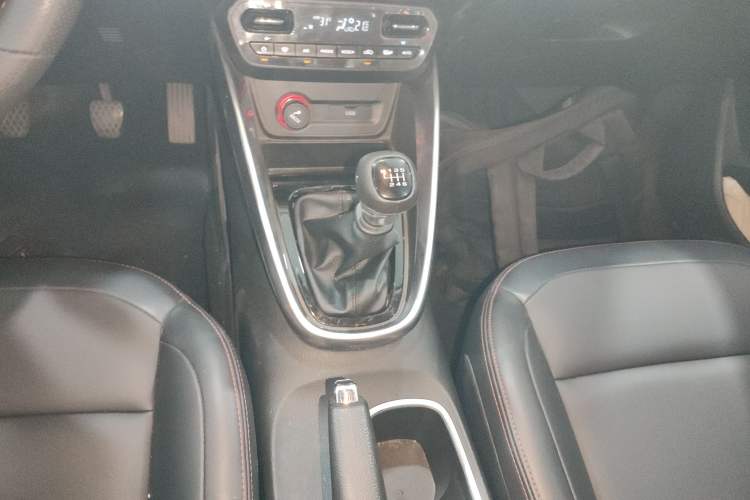 Used Baojun 510 2019 1.5L Manual Prestige Version China V Emission Standard Gear Lever