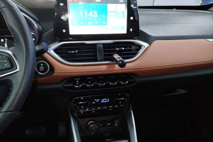Used Baojun 510 2019 1.5L Automatic Premium Version National V Audio And AC Panel