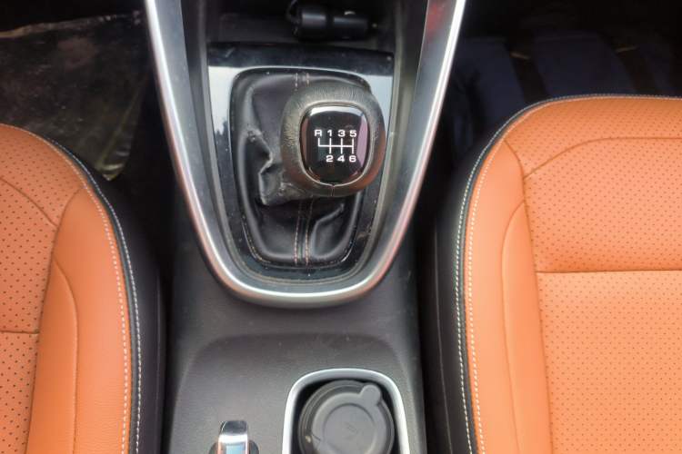 Used Baojun 510 2019 1.5L Manual Enjoyment Model China V Gear Lever