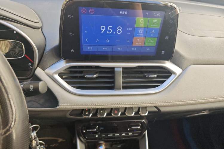 Used Baojun 510 2019 1.5L CVT Enjoyment Model China VI Emission Standard Audio And AC Panel