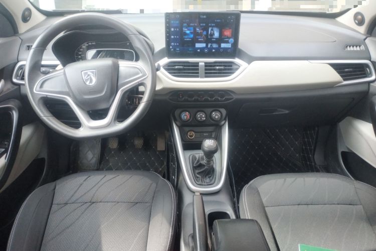Used Baojun 510 2019 1.5L Manual Jingxiang Model 77kW China VI Emission Standard Center Console
