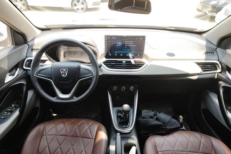 Used Baojun 510 2019 1.5L Manual Jingxiang Model 73kW China VI Emission Standard Center Console