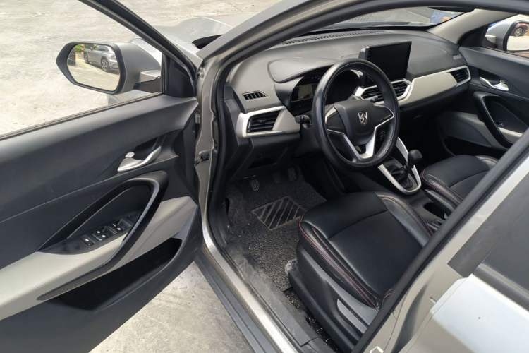 Used Baojun 510 2019 1.5L Manual Jingxiang Model 77kW China VI Emission Standard Driver Seat