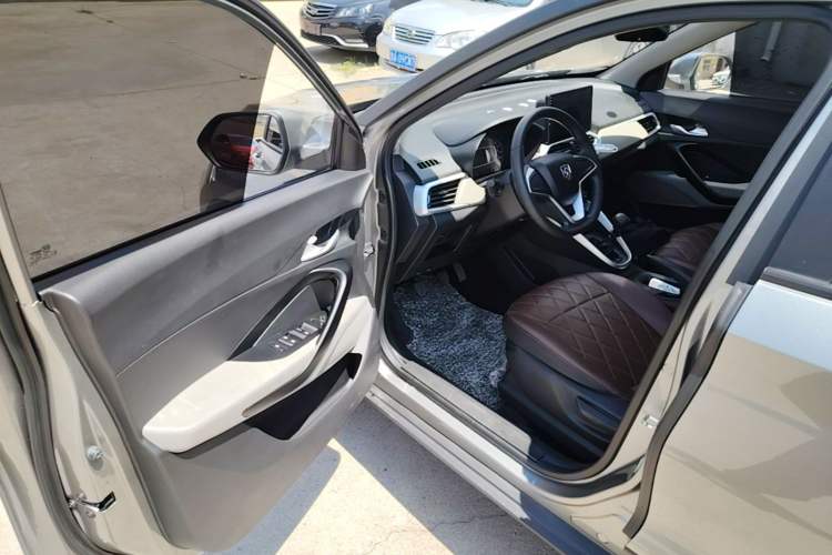 Used Baojun 510 2019 1.5L Manual Jingxiang Model 73kW China VI Emission Standard Driver Seat