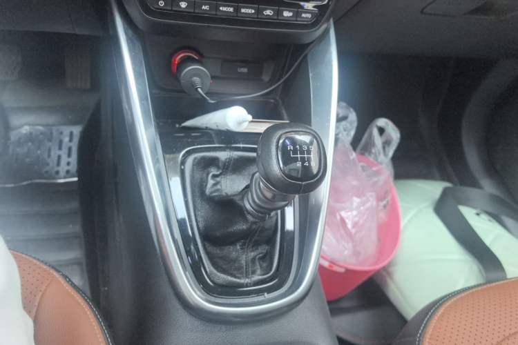 Used Baojun 510 2019 1.5L Manual Prestige Version China V Emission Standard Gear Lever