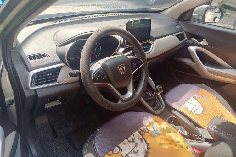Used Baojun 510 2019 1.5L Manual Enjoyment Model 77kW China VI Emission Standard Interior 2