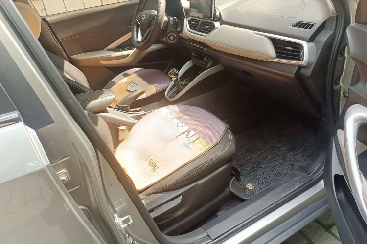 Used Baojun 510 2019 1.5L Manual Enjoyment Model 77kW China VI Emission Standard Interior 4