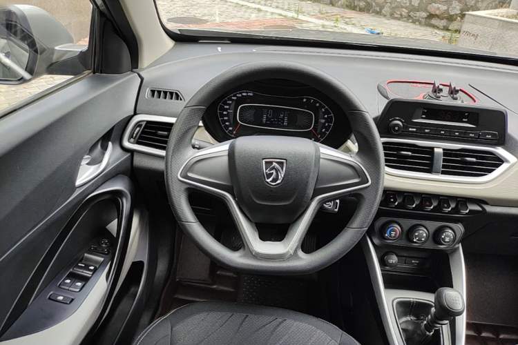 Used Baojun 510 2019 1.5L Manual Jingxiang Model 73kW China VI Emission Standard Steering Wheel