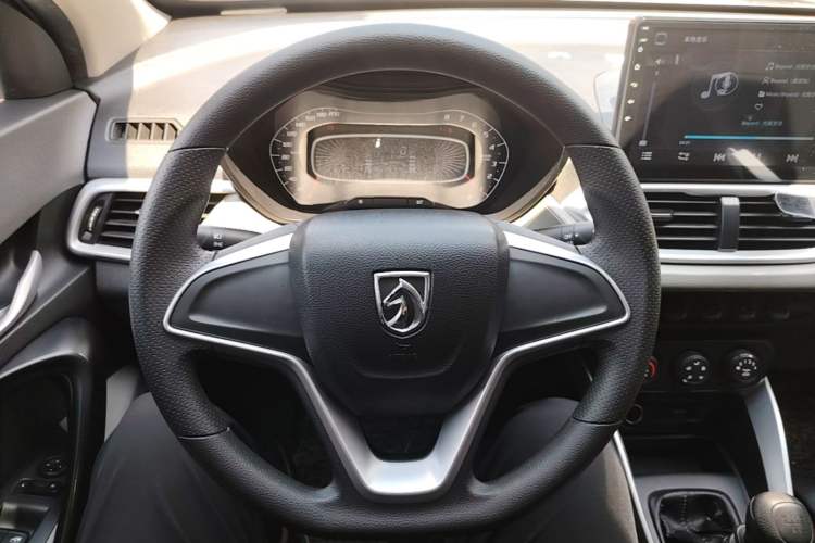 Used Baojun 510 2019 1.5L Manual Jingxiang Model 73kW China VI Emission Standard Steering Wheel