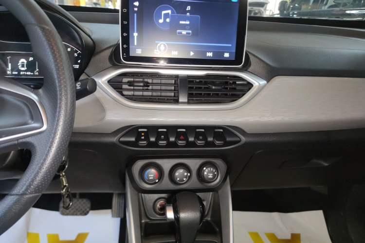 Used Baojun 510 2019 1.5L CVT Enjoyment Model China VI Emission Standard Audio And AC Panel